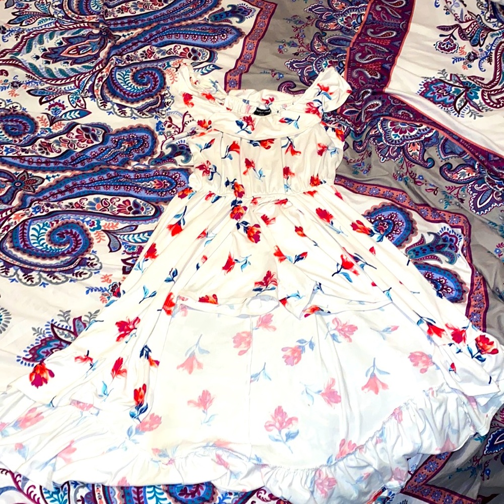 White floral paper doll branded romper size 14 in good condition